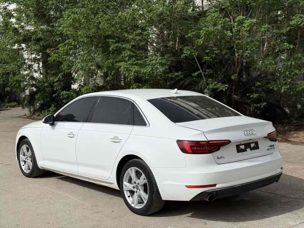 奧迪 奧迪A4L  2018款 30周年年型 40 TFSI 進(jìn)取型圖片