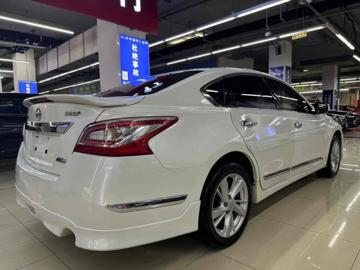 日產(chǎn) 天籟  2015款 2.0L XL-Sporty歐冠運(yùn)動(dòng)版圖片