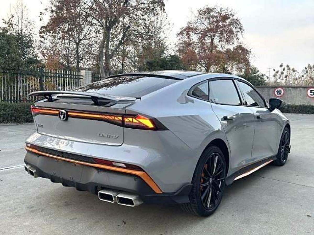 長(zhǎng)安 長(zhǎng)安UNI-V  2024款 1.5T 尊貴運(yùn)動(dòng)型圖片