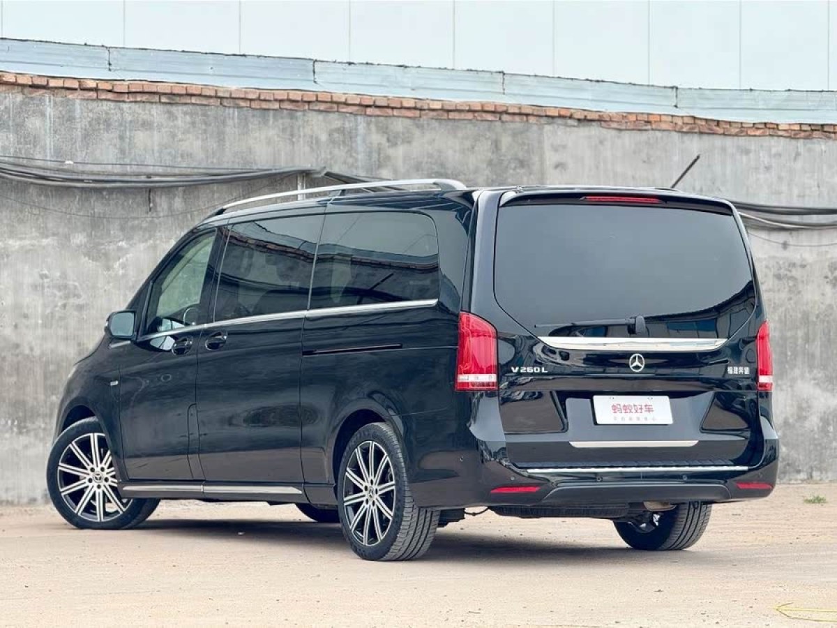 奔馳 V級(jí)  2022款 V 260 L 長(zhǎng)軸距豪華版圖片