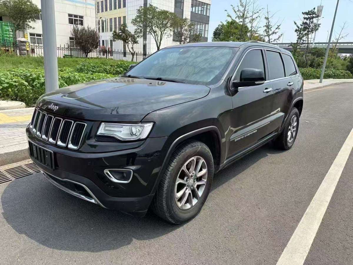 Jeep 大切諾基  2016款 3.0L 舒享導(dǎo)航版圖片