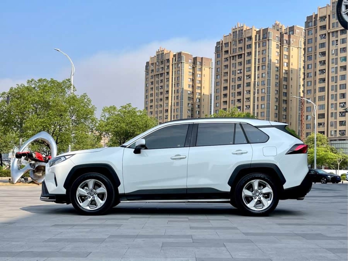 豐田 RAV4榮放  2020款 2.0L CVT四驅(qū)風(fēng)尚版圖片