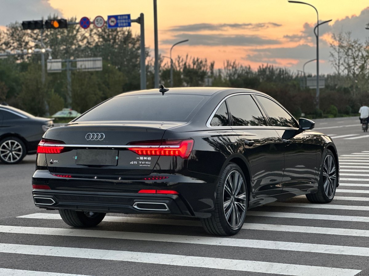 奧迪 奧迪A6L  2019款 45 TFSI quattro 臻選動(dòng)感型圖片