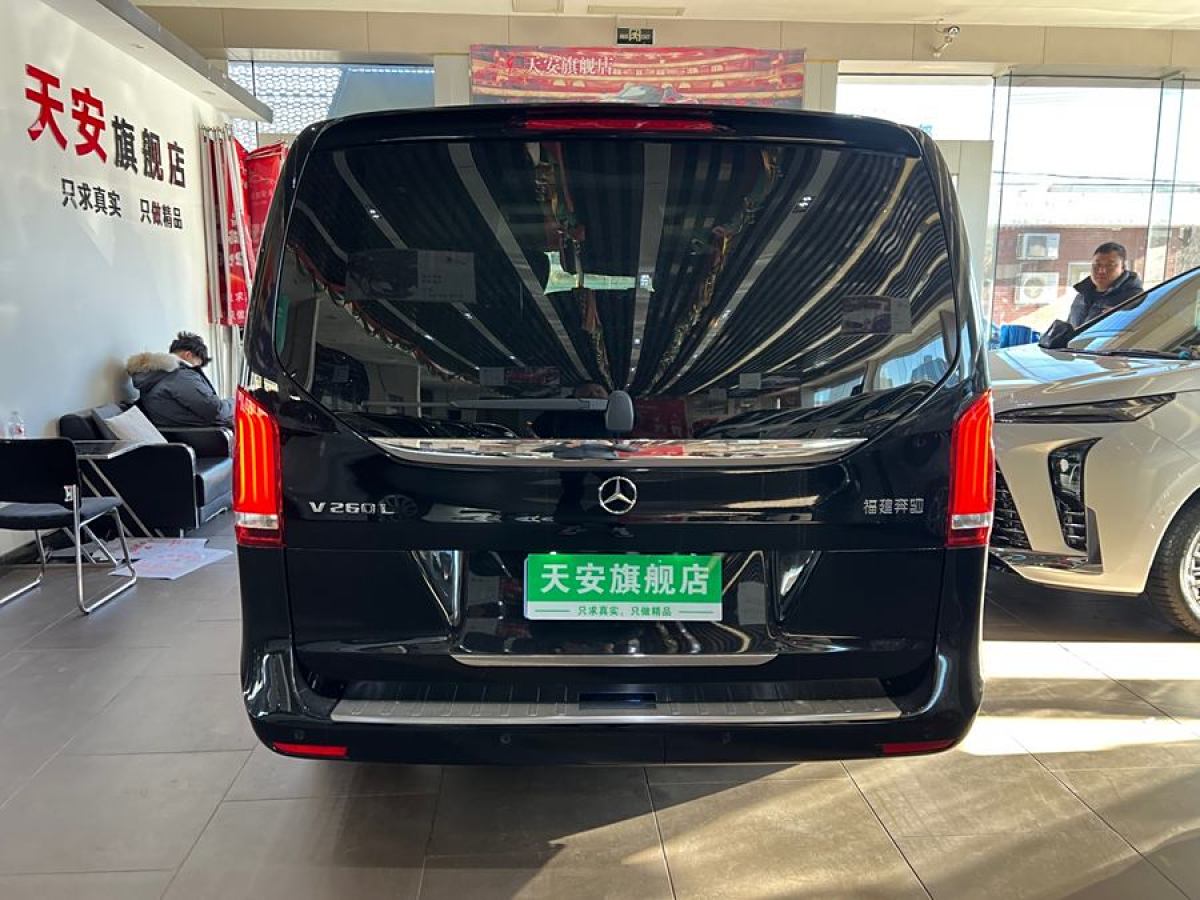 奔馳 V級(jí)  2022款 V 260 L 長(zhǎng)軸距尊貴版圖片