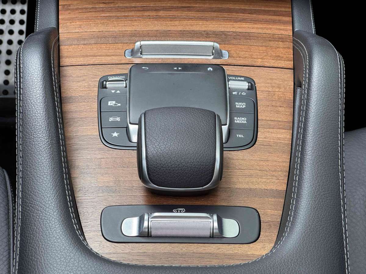 奔馳 奔馳GLS  2022款 改款二 GLS 450 4MATIC 豪華型圖片
