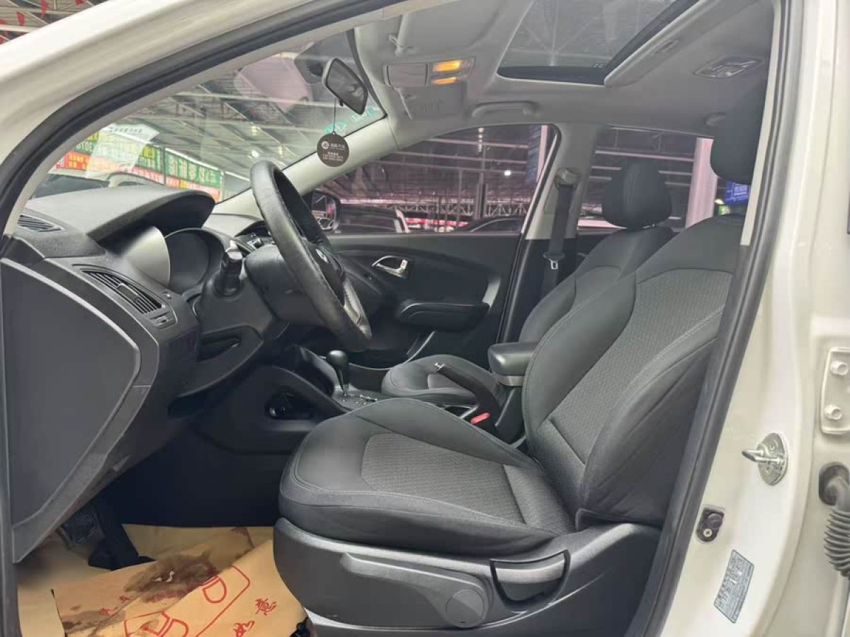 現(xiàn)代 ix35  2015款 2.0L 自動兩驅(qū)舒適型 國IV圖片