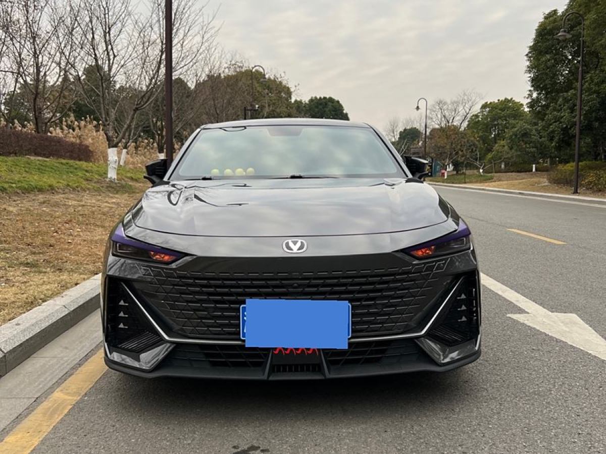 長(zhǎng)安 長(zhǎng)安UNI-V  2022款 1.5T 尊貴型圖片