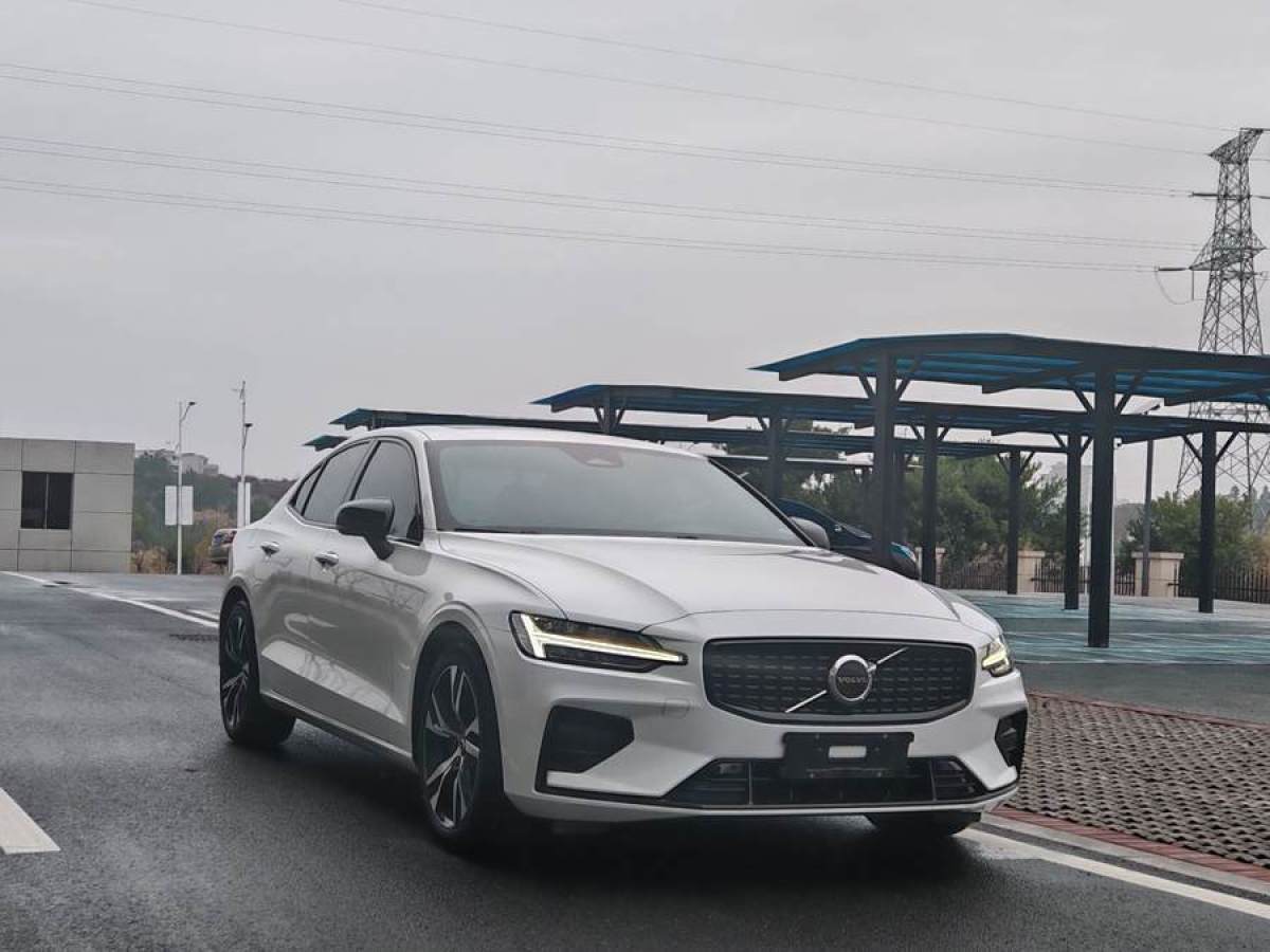 沃爾沃 S60L  2023款 B4 智遠(yuǎn)運(yùn)動版圖片