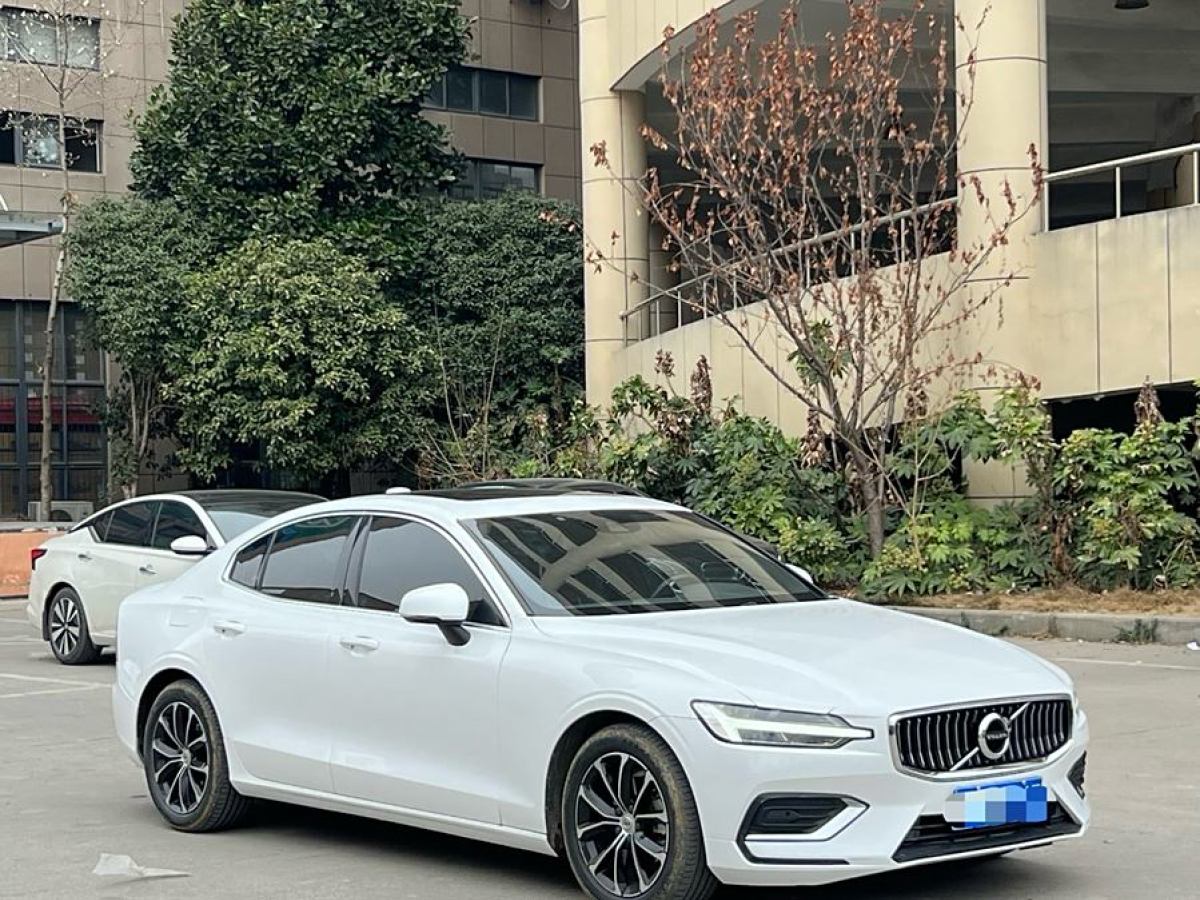 沃爾沃 S60L  2022款 B4 智逸豪華版圖片