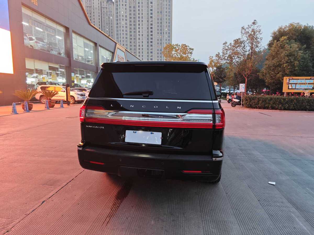 林肯 領(lǐng)航員  2020款 3.5T 尊耀版圖片