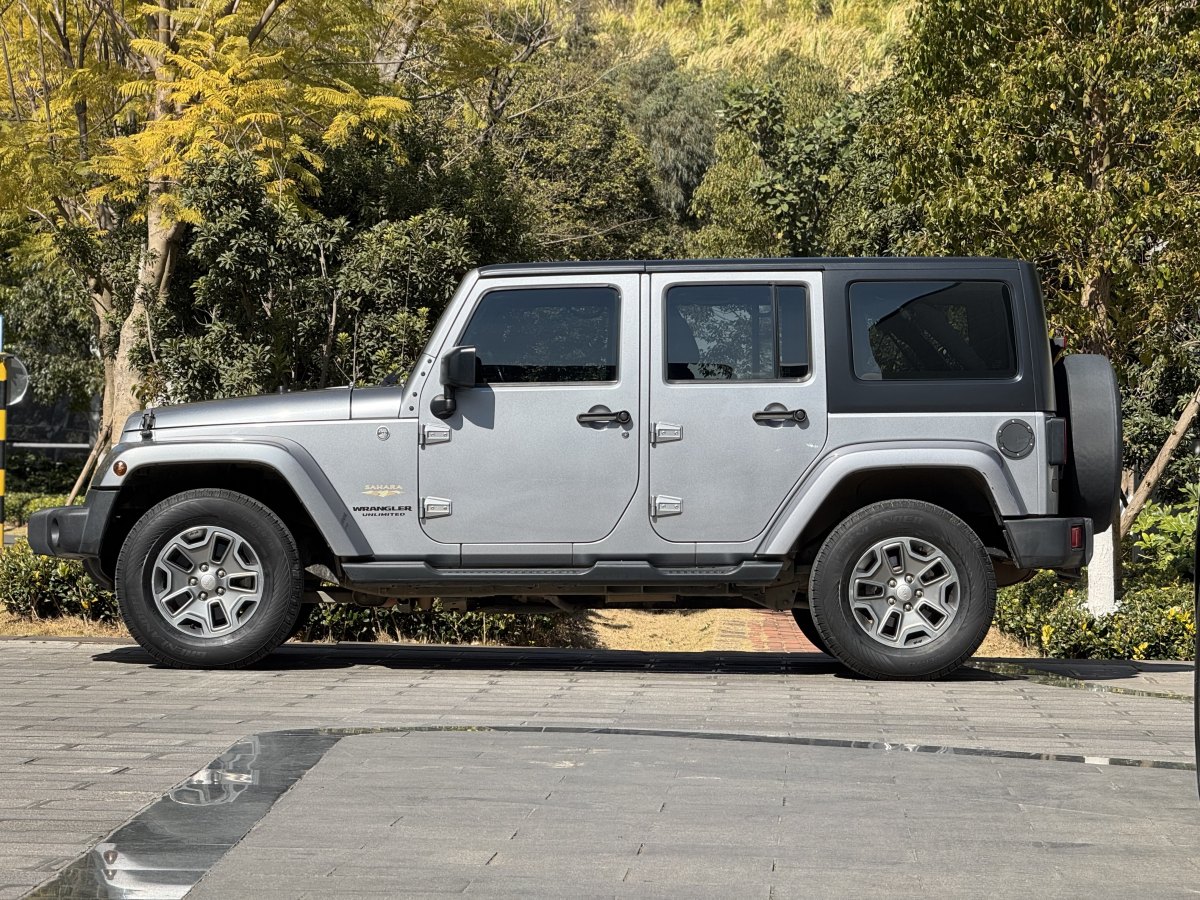 Jeep 牧馬人  2015款 2.8TD Sahara 四門(mén)舒享版圖片