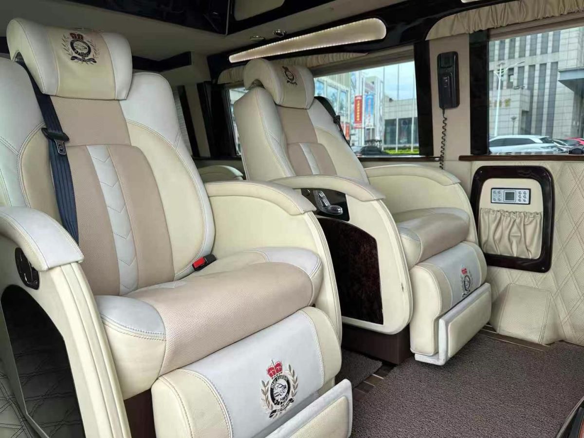 福特 E350  2011款 5.4L 普通游艇版圖片