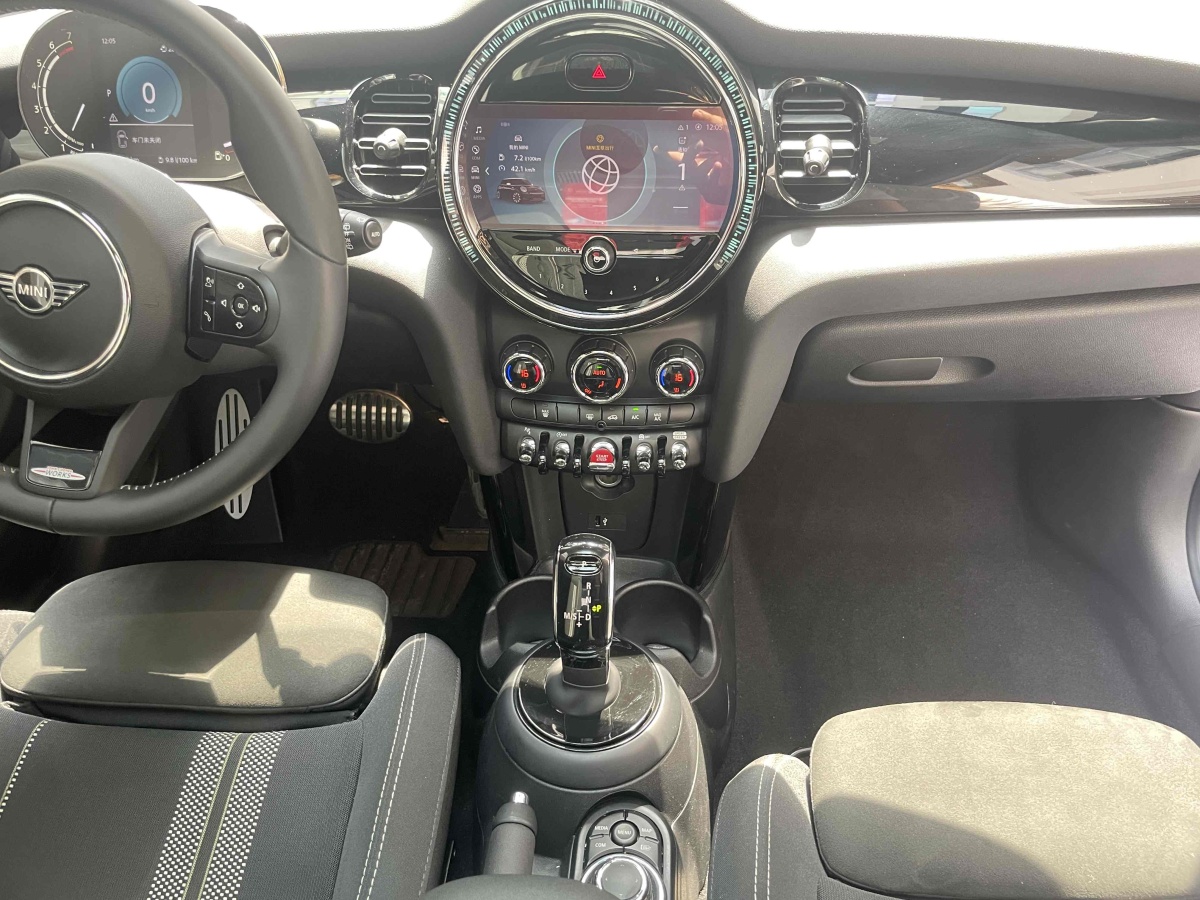 2022年6月MINI MINI  2022款 1.5T COOPER 黑標特別版