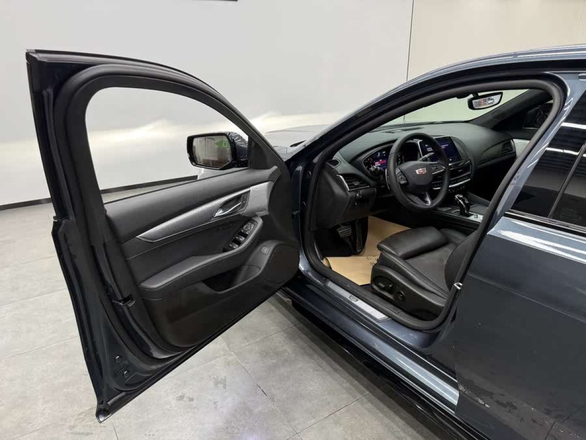 凱迪拉克 CT5  2021款 28T 領(lǐng)先運(yùn)動型圖片
