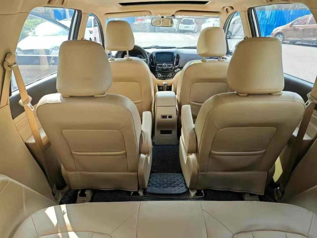 寶駿 730  2014款 1.5L 手動 5座標(biāo)準(zhǔn)型圖片