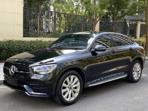 奔驰 奔驰GLC  2021款 GLC 260 4MATIC 轿跑SUV