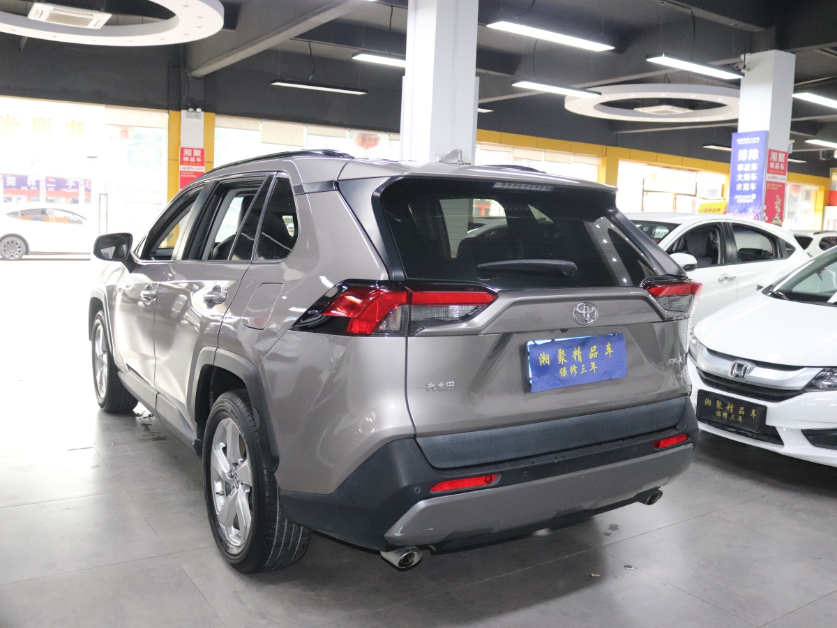 豐田 RAV4  2018款 榮放 2.0L CVT兩驅(qū)風(fēng)尚版圖片