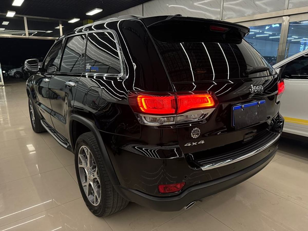 Jeep 大切諾基  2020款 3.0L 精英導(dǎo)航版圖片