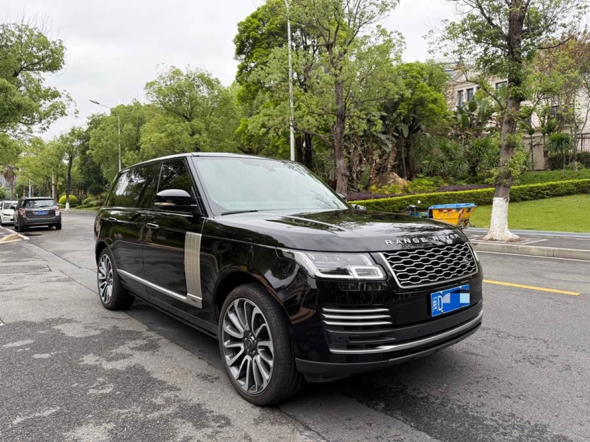 路虎 攬勝  2020款 3.0 L6 尊崇創(chuàng)世加長版圖片
