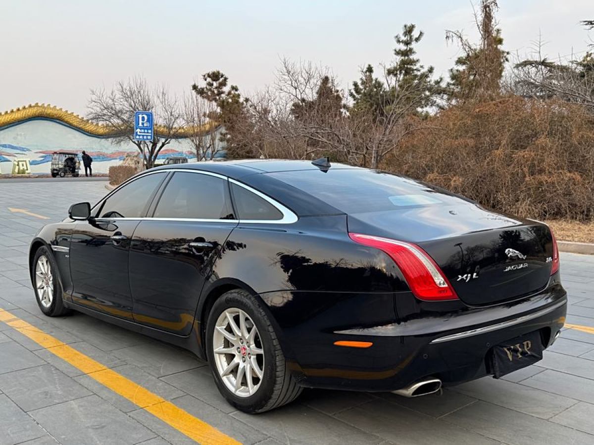 捷豹 XJ  2014款 XJL 3.0 SC 兩驅(qū)全景商務(wù)版圖片