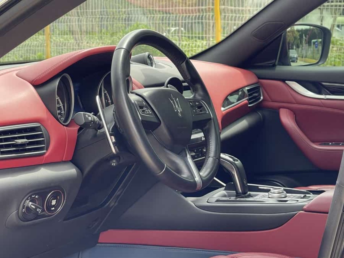 瑪莎拉蒂 Levante  2019款 3.0T 350Hp 標(biāo)準(zhǔn)版 國(guó)VI圖片