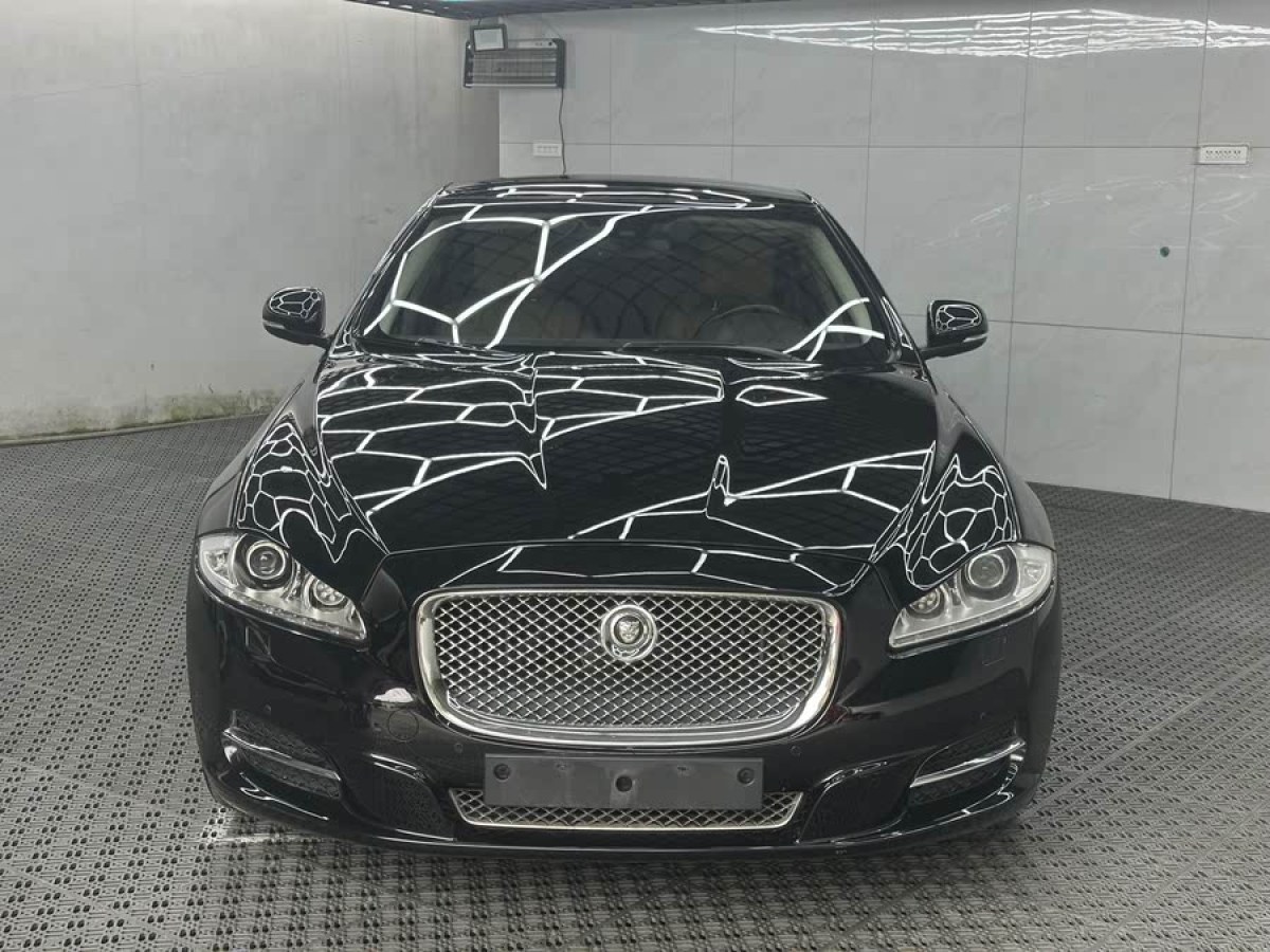 捷豹 XJ  2013款 XJL 3.0 SC 全景商務(wù)版圖片