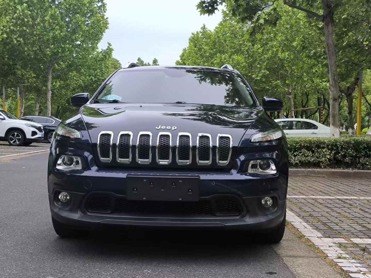 Jeep 自由光  2017款 2.0L 優(yōu)越版圖片
