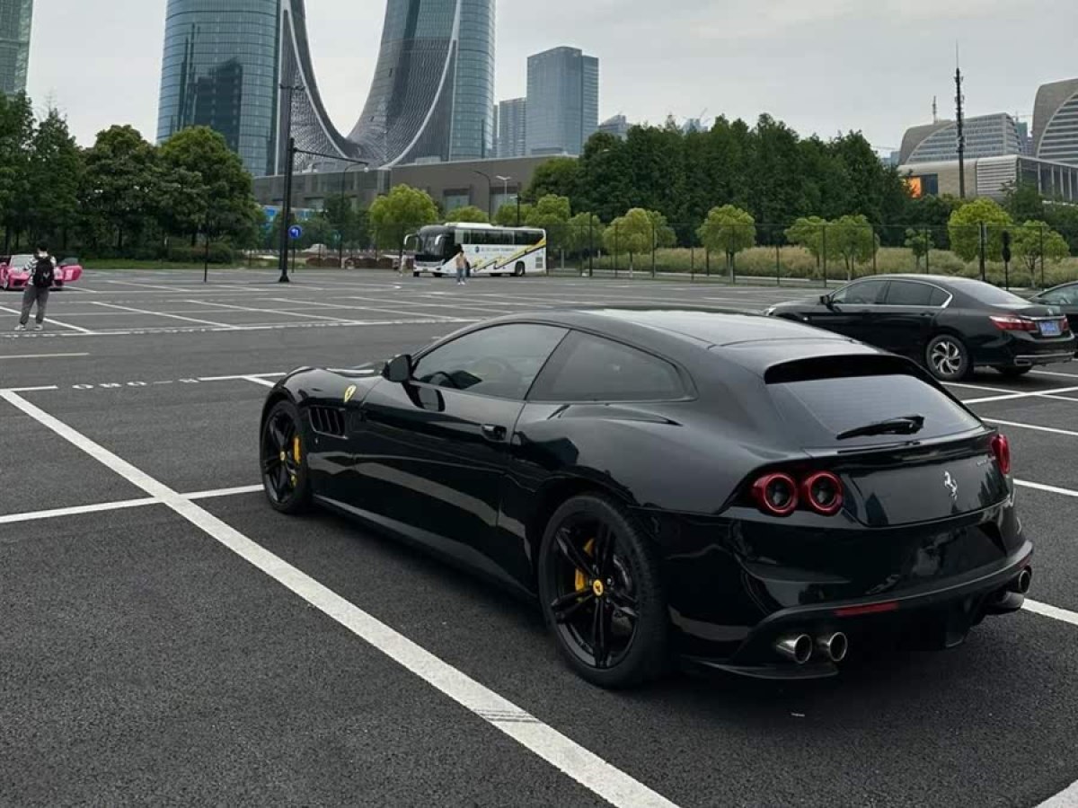法拉利 GTC4Lusso  2017款 3.9T V8圖片