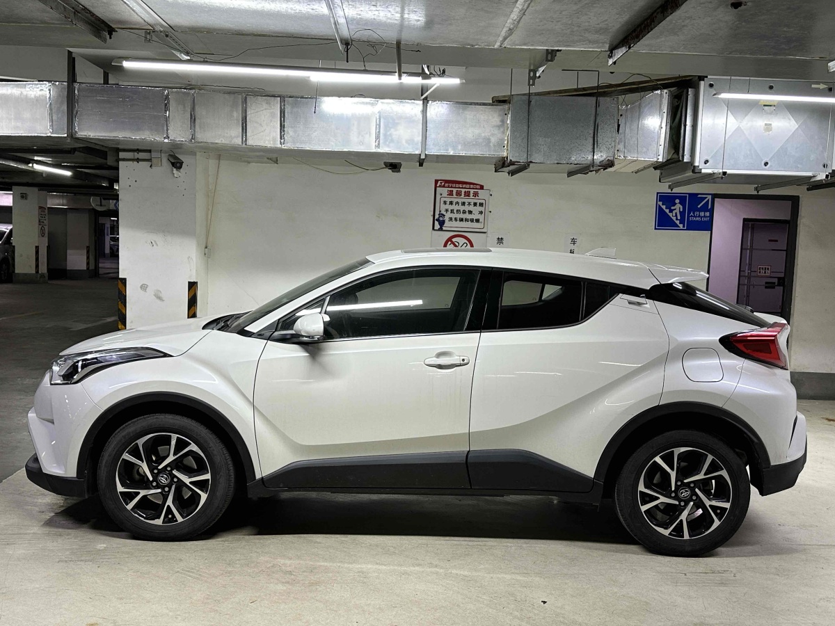 豐田 C-HR  2020款 2.0L 領(lǐng)先版圖片