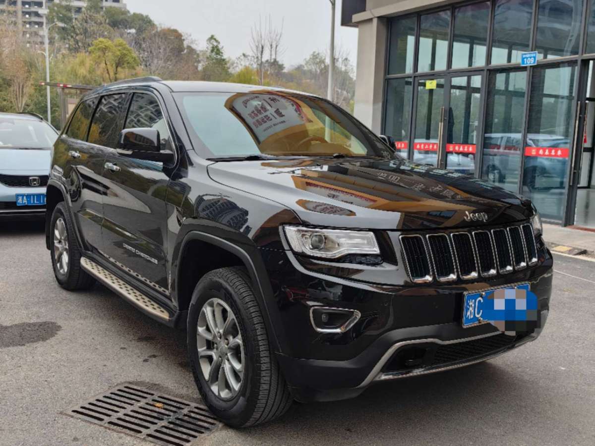 Jeep 大切諾基  2016款 3.0L 精英導(dǎo)航版圖片