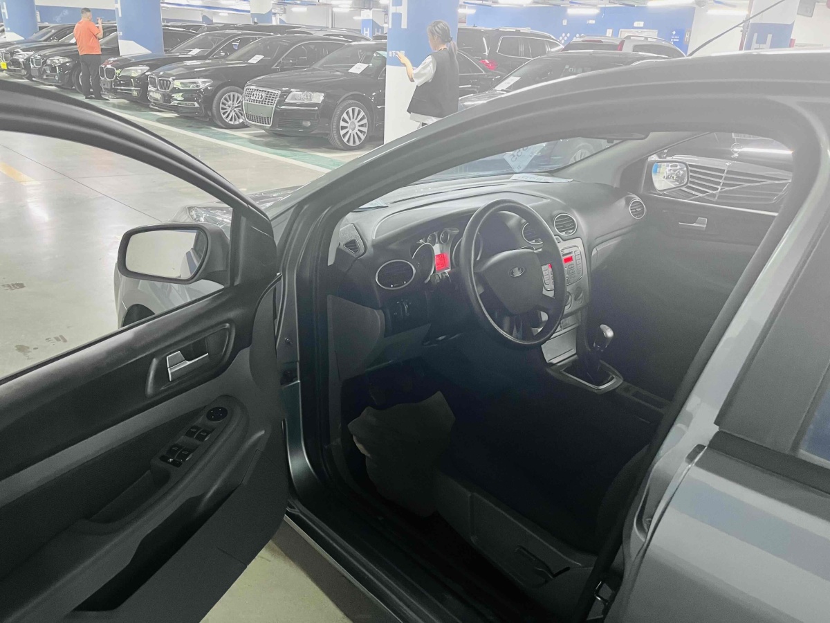 福特 ?？怂? 2013款 兩廂經(jīng)典 1.8L 手動基本型圖片
