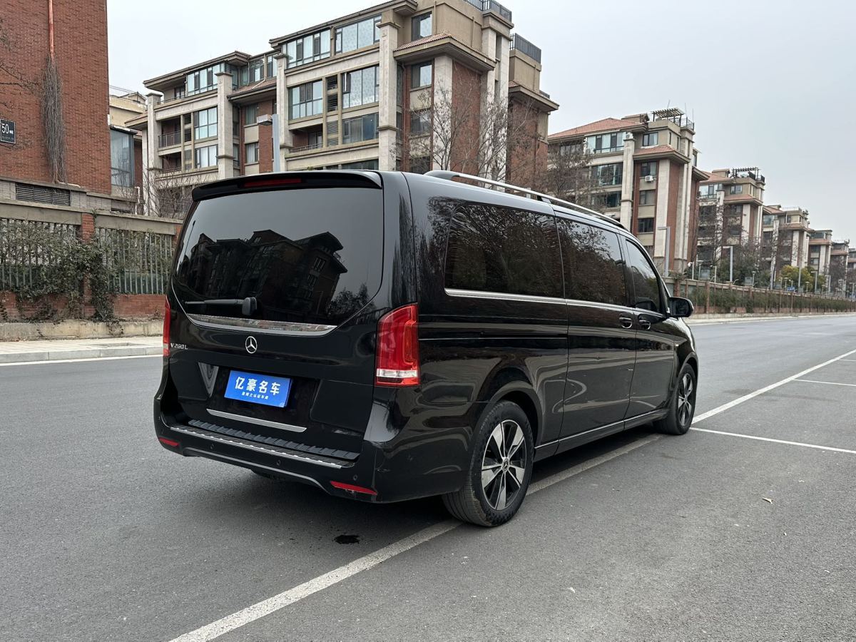 奔馳 V級(jí)  2021款 V 260 L 長(zhǎng)軸距尊貴版圖片