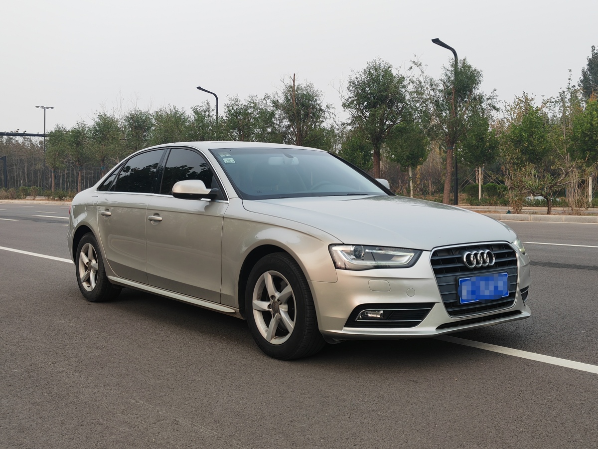 2016年8月奧迪 奧迪A4L  2016款 30 TFSI 自動(dòng)舒適型