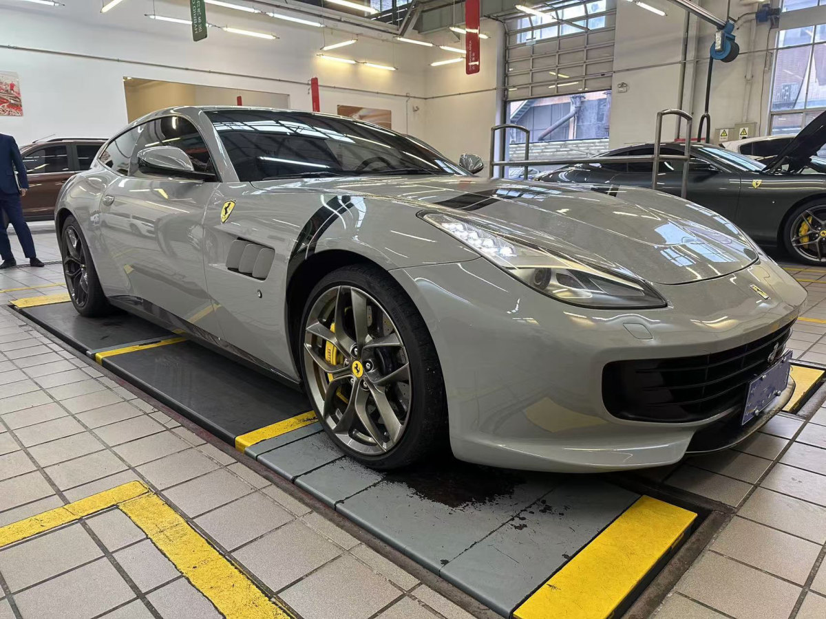 法拉利 GTC4Lusso  2017款 3.9T V8图片