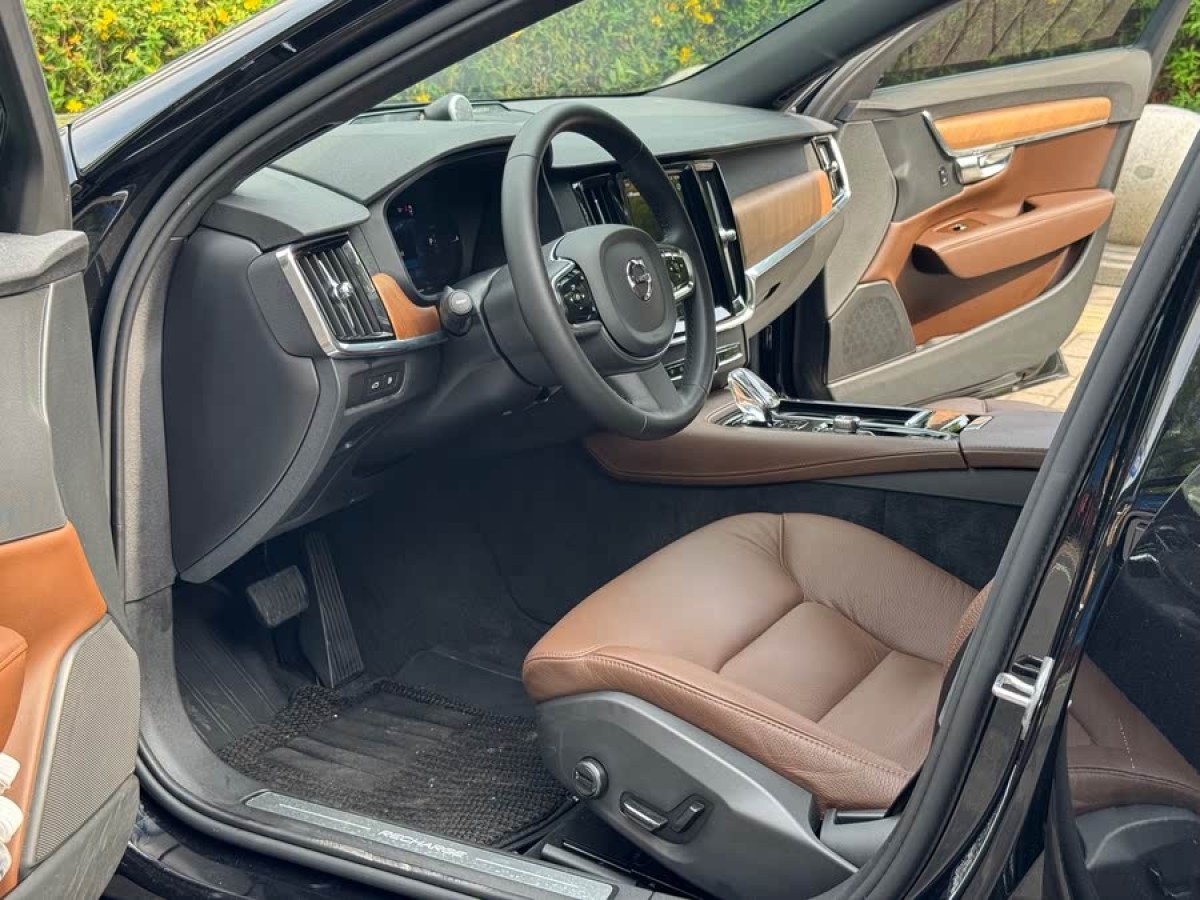 沃爾沃 S90新能源  2024款 T8插電式混合動(dòng)力 四驅(qū)長(zhǎng)續(xù)航智逸豪華版圖片