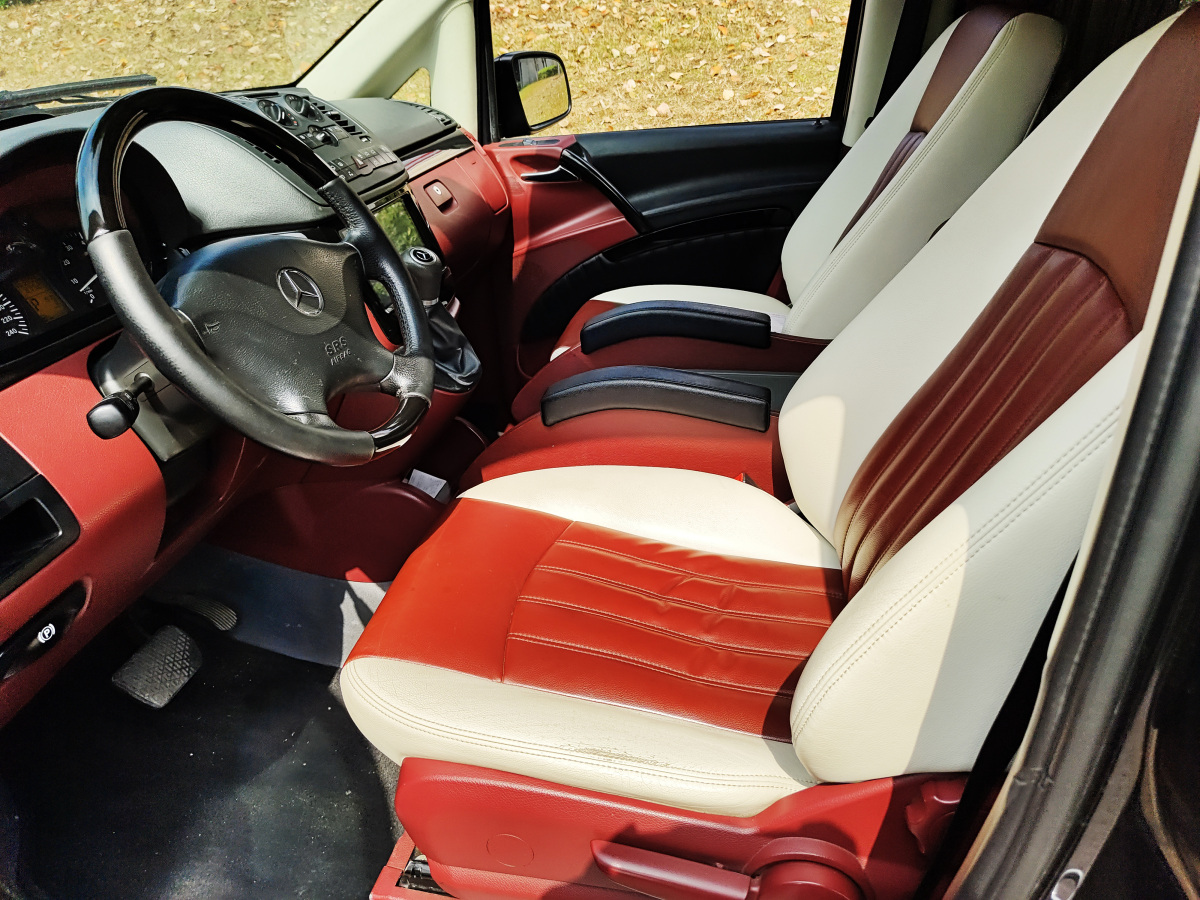 2015年8月奔驰 威霆  2013款 3.0L 精英版