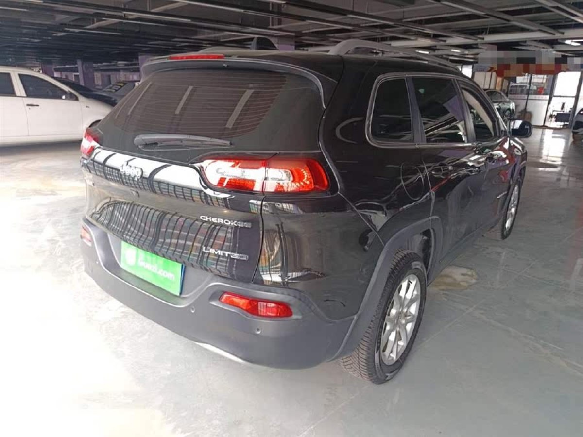 Jeep 自由光  2017款 2.0L 優(yōu)越版圖片