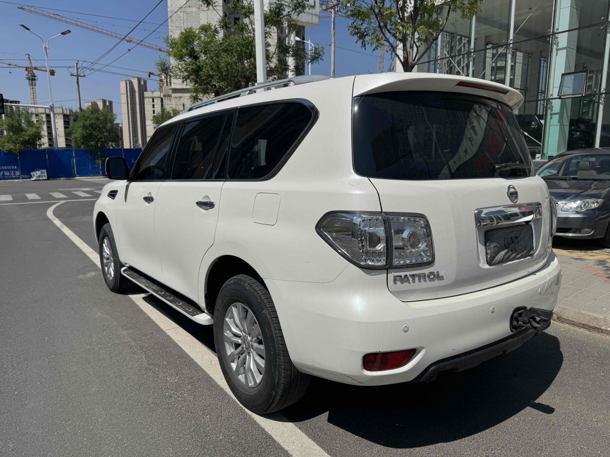 日產(chǎn) 途樂  2018款 4.0L 鉑金型圖片