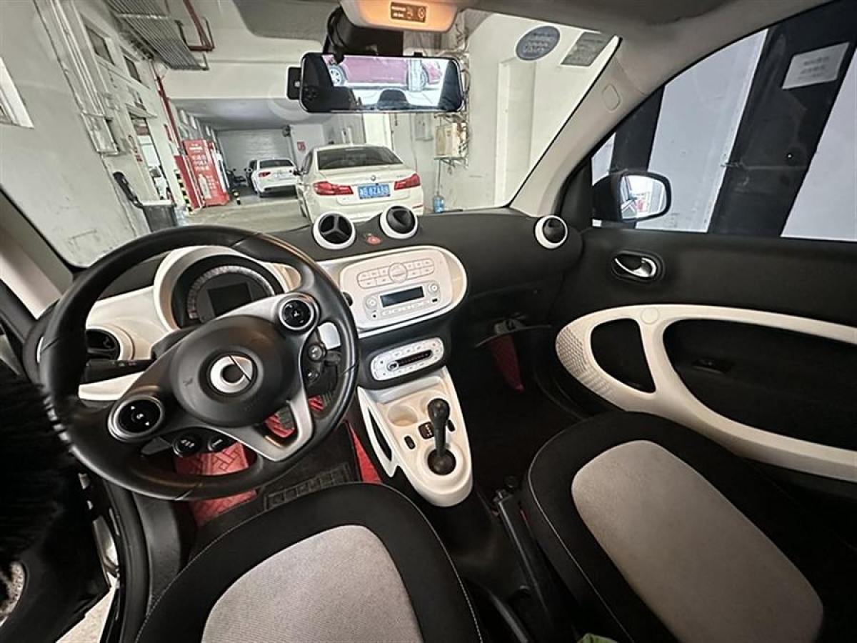 2015年8月smart fortwo  2015款 1.0L 52千瓦硬頂激情版