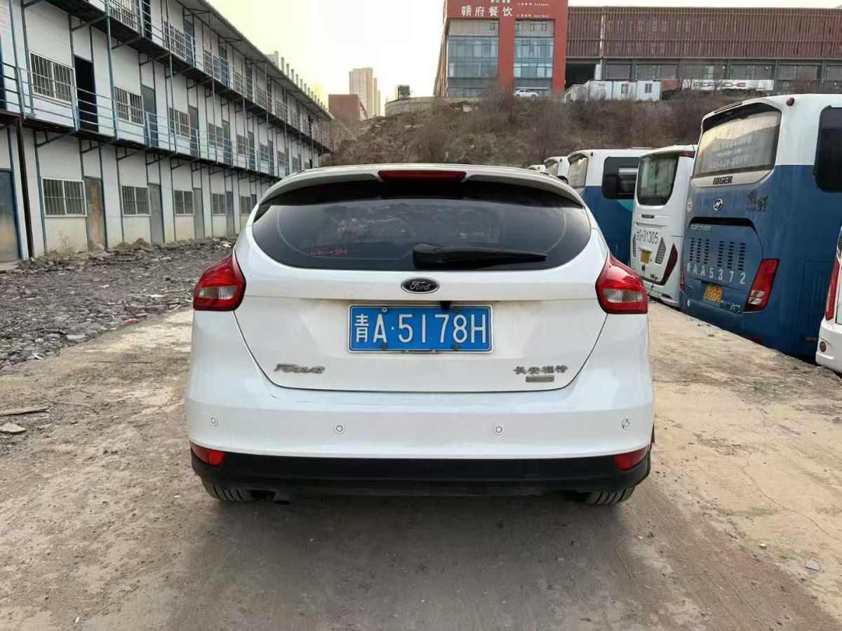 福特 ?？怂? 2014款 兩廂經(jīng)典 1.8L 自動酷白典藏版圖片