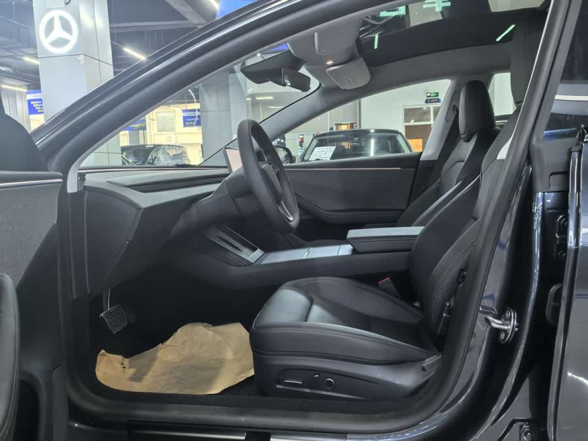 特斯拉 Model 3  2025款 后輪驅(qū)動(dòng)版圖片