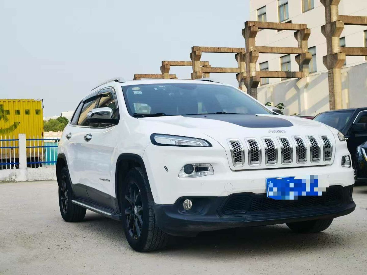 Jeep 自由光  2016款 2.0L 優(yōu)越版圖片