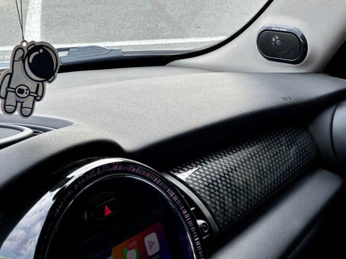 MINI MINI  2016款 2.0T COOPER S 表現(xiàn)派 五門版圖片