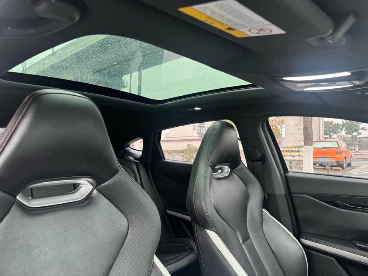 長(zhǎng)安 長(zhǎng)安UNI-V  2024款 1.5T 尊貴型圖片