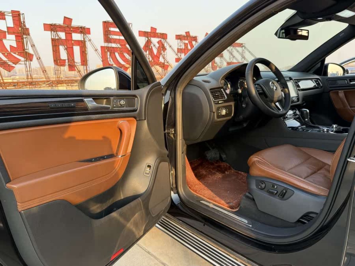 大眾 途銳  2013款 3.0TSI X 十周年限量版圖片