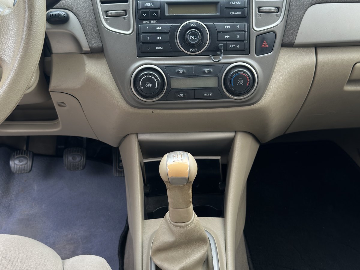 日產(chǎn) 軒逸  2012款 經(jīng)典 1.6XE 手動舒適版圖片