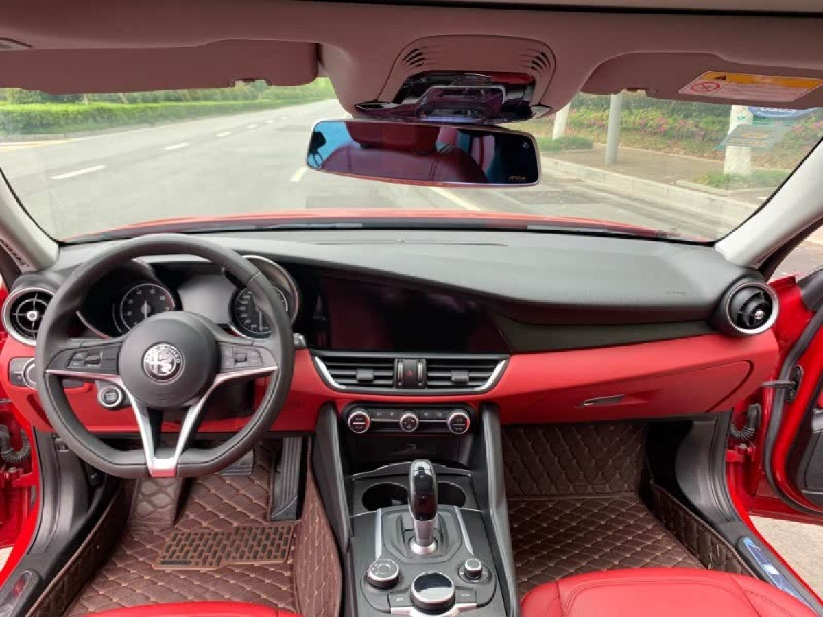 阿爾法·羅密歐 Giulia  2017款 2.0T 200HP 豪華版圖片