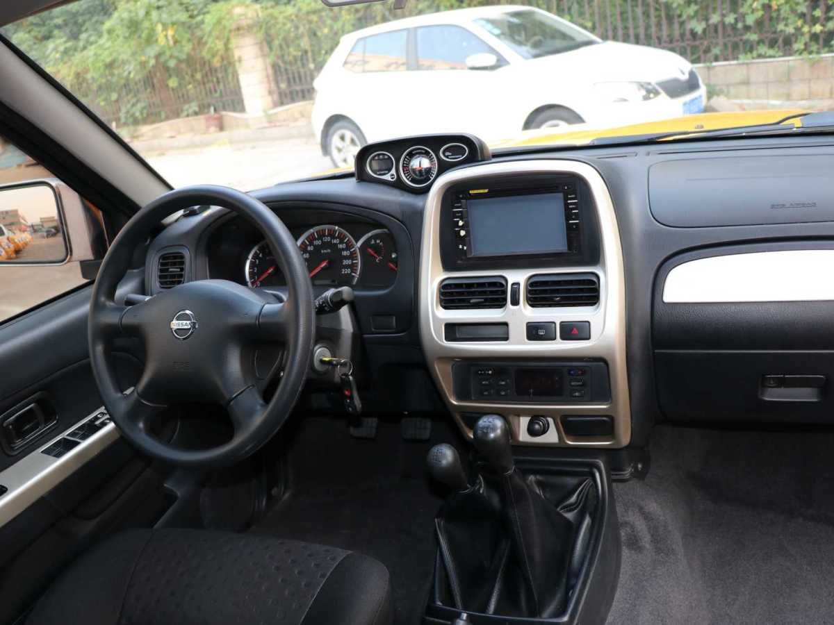 2012年6月日产 日产帕拉丁  2013款 2.4L 四驱行政型