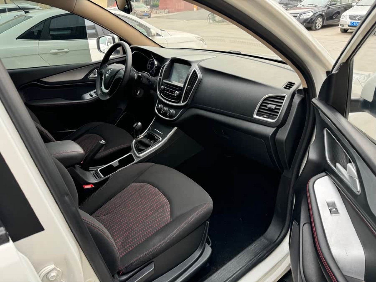 寶駿 560  2015款 1.8L 手動(dòng)舒適型圖片