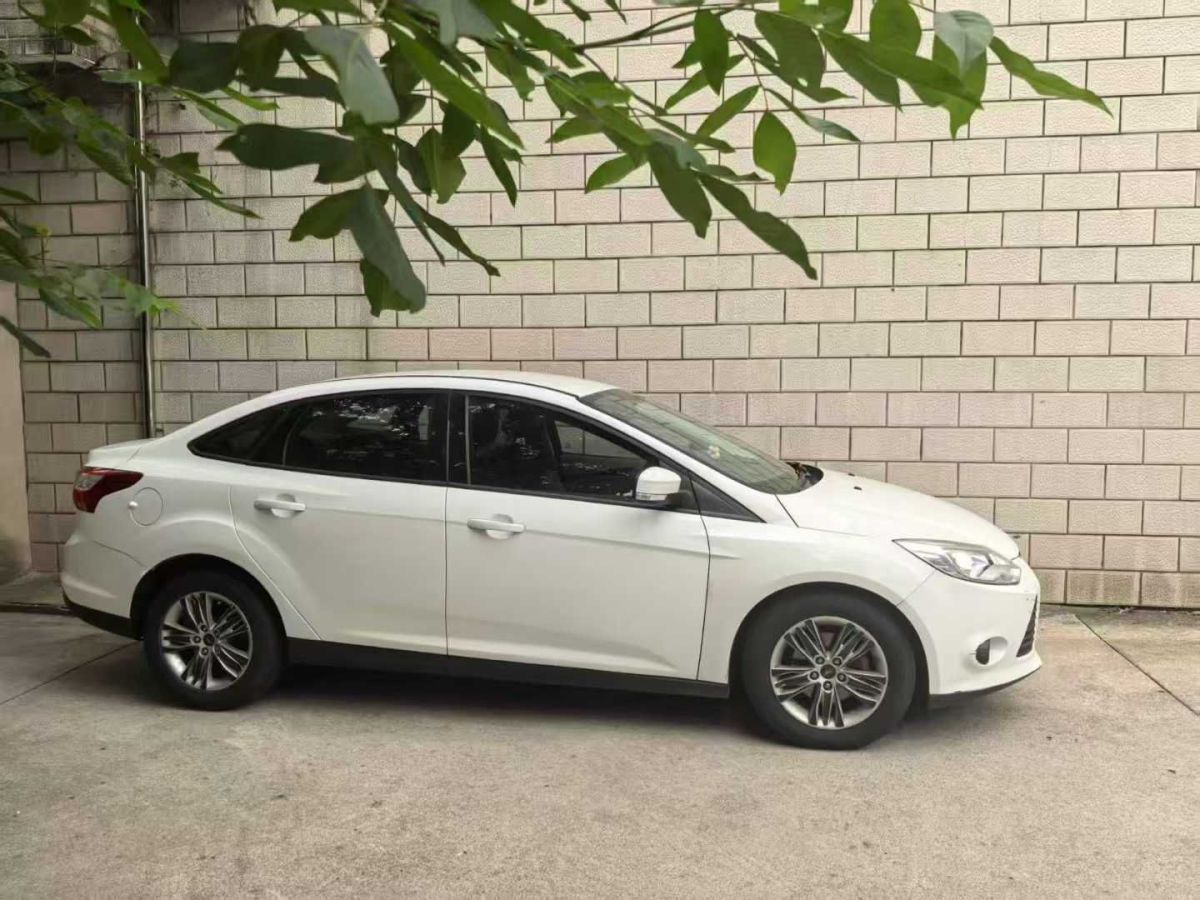 福特 福克斯  2015款 三廂 1.6L 自動(dòng)舒適型圖片